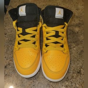 Nike Air Jordan Retro 1 Mids University Gold Size 3Y